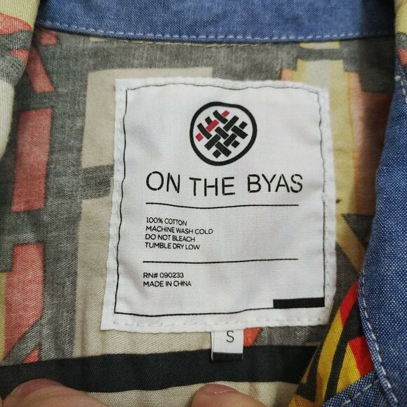 On The Byas  Reverse Southwestern Navajo Button Up Shirt Size Small Cotton - Picture 2 of 3